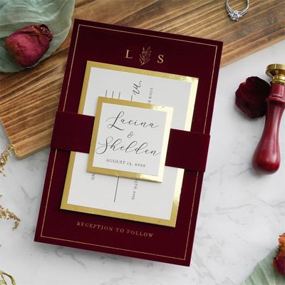 kopen Bruiloft uitnodigingskaarten Bourgogne fluweel envelop goudfolie druk fluweel bruiloft uitnodigingskaarten online manufacture