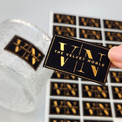 kopen Hoogwaardige op maat gemaakte embossed UV-goudfolie afdrukkaart Press Gold Art Paper Velvet Gold Stamping Label Sticker voor Parfum & Party online manufacture